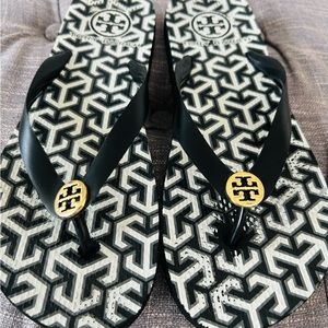 TORY BURCH Flip Flops
